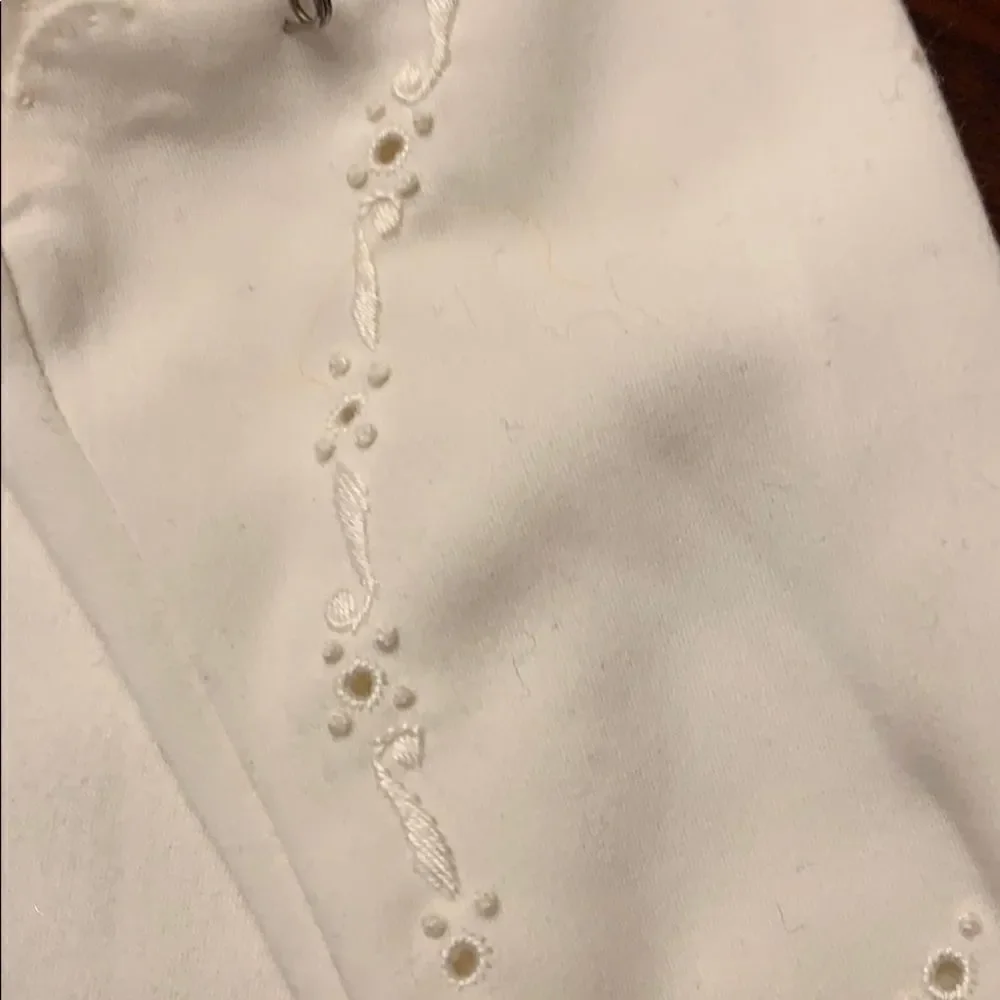 Vintage Gloves  eyelet detail cream color